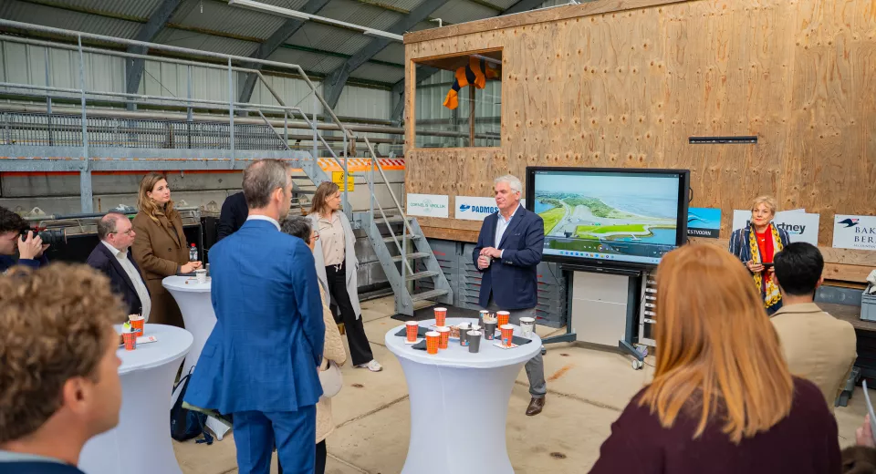 Tijdens het praktijkbezoek maakten de deelnemers kennis met innovatieve ondernemers, testlocaties en concrete toepassingen op zee. 