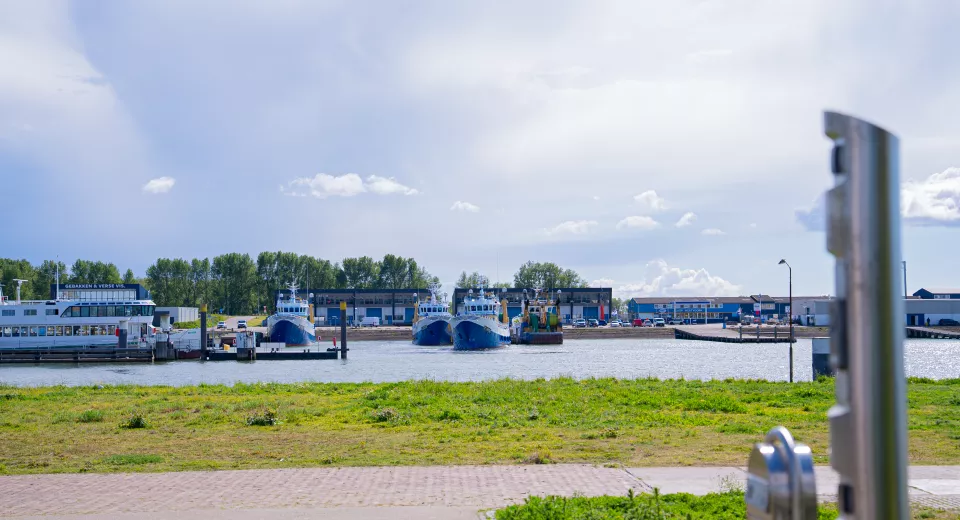 Tijdens het praktijkbezoek maakten de deelnemers kennis met innovatieve ondernemers, testlocaties en concrete toepassingen op zee. 